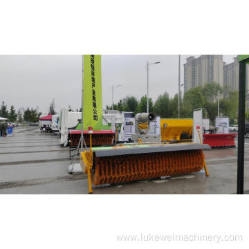 Efficient snow removal brushes for urban roads